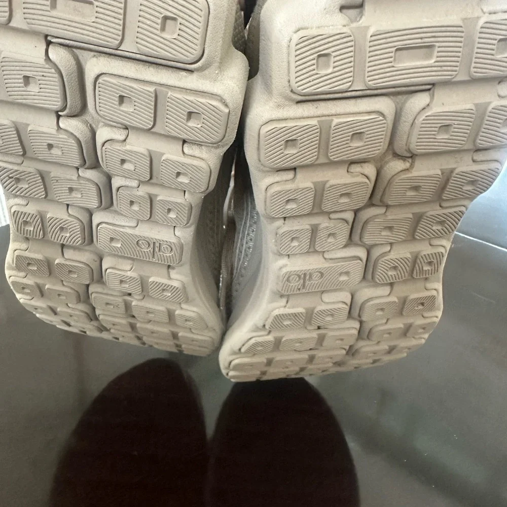 ALO Yoga Beige Sneakers - Picture 4 of 7